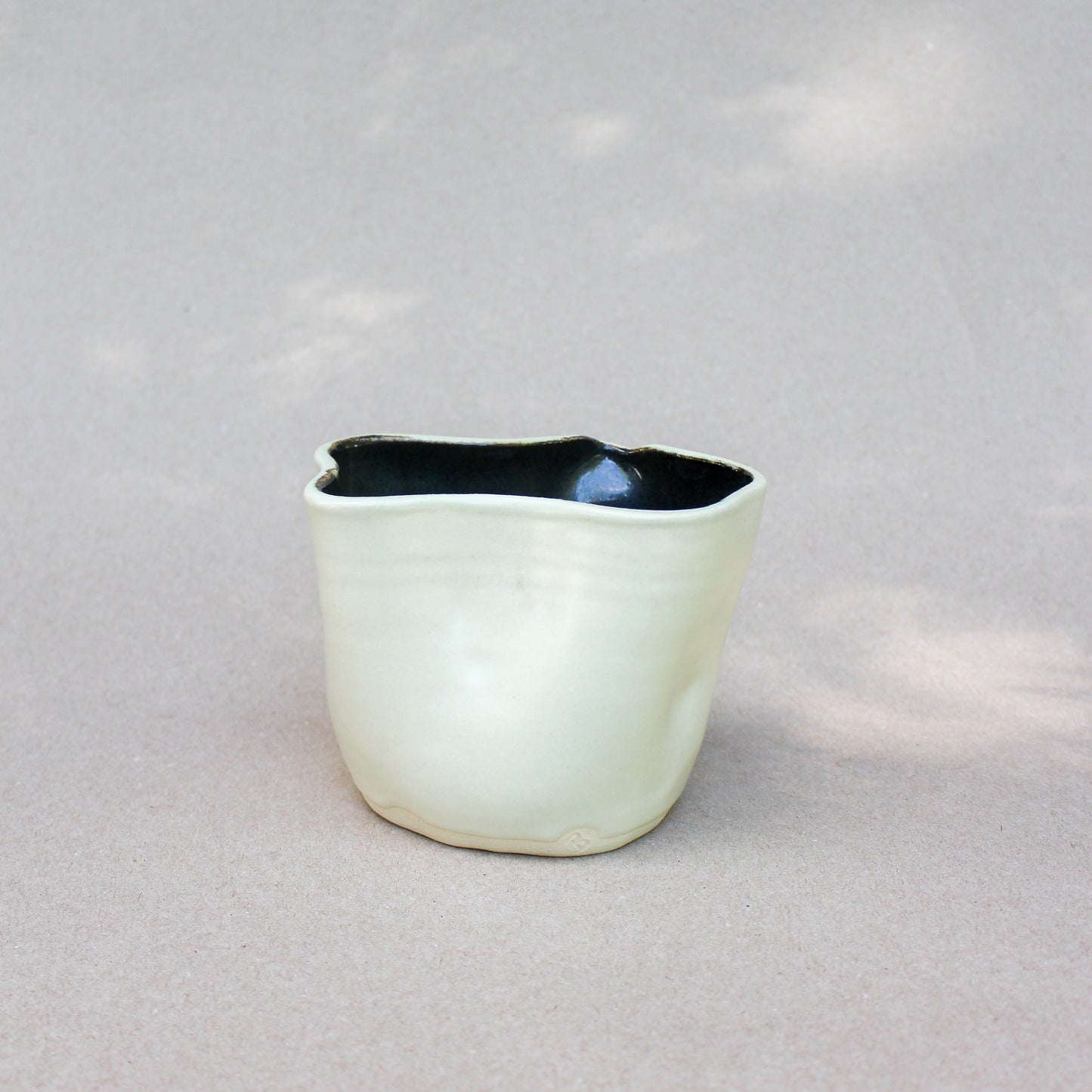 Wavy Vase - Medium White